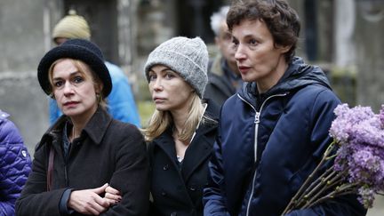 Sandrine Bonnaire, Emmanuelle Beart et Jeanne Balibar à l'enterrement de Jacques Rivette le 5 février 2016
 (PATRICK KOVARIK / AFP)