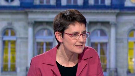 Présidentielle 2022 : "les salaires sont bloqués à un niveau trop bas depuis trop d'années", pour Nathalie Arthaud, invitée du 20 Heures (FRANCE 2)