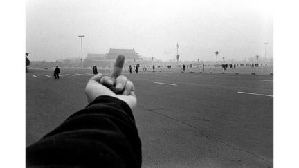 La première &quot;Etude de perspective&quot; a été faite sur la place Tiananmen à Pékin. Il a continué la série, par exemple à Paris (photo suivante).
 (Ai Weiwei)