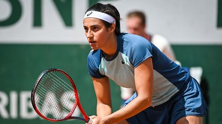 Caroline Garcia, lors de l'édition 2022 de Roland-Garros. (MATTHIEU MIRVILLE / AFP)