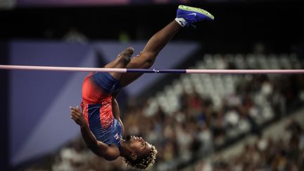 Inspiré par Jean-Pierre Papin ? Le Dominicain Wagner Astacio aurait peut-être un bel avenir avec un ballon rond. En attendant, il nous impressionne lors du concours de saut en hauteur, mardi 3 septembre au Stade de France. (THIBAUD MORITZ / AFP)