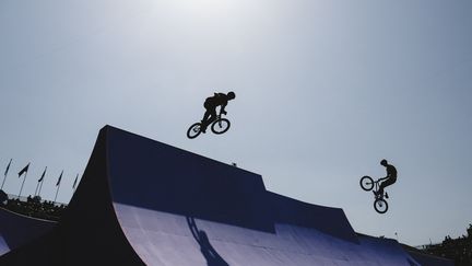 Les épreuves de BMX hommes, lors des Jeux olympiques de Paris, le 30 juillet 2024. (BALLET PAULINE / KMSP / AFP)