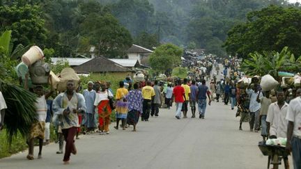 Réfugiés fuyant des combats au Liberia le 5 septembre 2003. (PIUS UTOMI EKPEI / AFP)