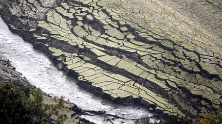 La rivière Ter assechée qui alimente le lac de Sau (Espagne), le 29 novembre 2022. (URBANANDSPORT / NURPHOTO via AFP)