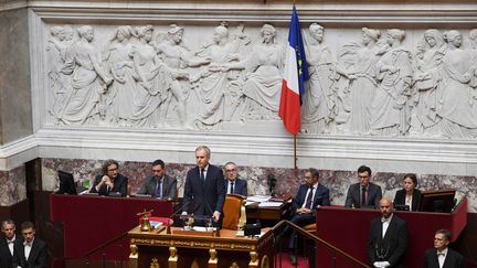 Les drapeaux français et européen, derrière le président de l'Assemblée nationale, François de Rugy, le 27 juin 2017. (CHRISTOPHE ARCHAMBAULT / AFP)