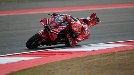 L'Italien et champion du monde en titre de MotoGP, Francesco Bagnaia, à l'occasion du Grand Prix d'Indonésie, le 15 octobre 2023. (SONNY TUMBELAKA / AFP)