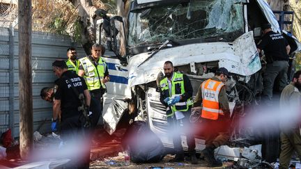 Un camion a foncé dans une station de bus près d'une base militaire située à proximité de Tel-Aviv (Israël), le 27 octobre 2024. (SAEED QAQ / NURPHOTO VIA AFP)