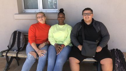 Emy, Maeva et Antonin au centre pédiatrique d'Antrenas, en Lozère, en septembre 2019. (FANNY LECHEVESTRIER / RADIO FRANCE)