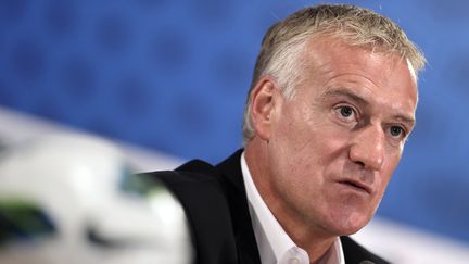 Didier Deschamps annonce la liste des joueurs retenus pour le match France-Uruguay, au si&egrave;ge de la F&eacute;d&eacute;ration fran&ccedil;aise de football, &agrave; Paris, le 9 ao&ucirc;t 2012. (KENZO TRIBOUILLARD / AFP)