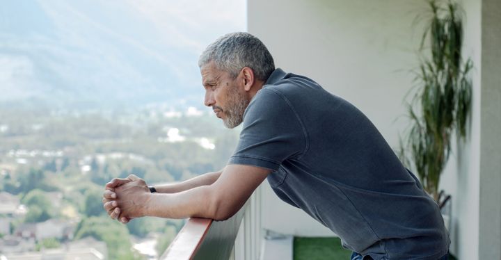 Slimane (Sami Bouajila) tente de pousser sa fille à abandonner sa lutte, conscient qu'elle ne sera pas sans conséquences pour ses collègues précaires. (Ad Vitam)