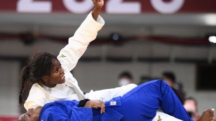 Madeleine Malonga lors de sa victoire au golden score face à la Cubaine&nbsp;Kaliema Antomarchi. (FRANCK FIFE / AFP)