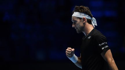 Capser Ruud célèbre le gain d'un point contre Cameron Norrie lors des ATP Finals, à Turin, le 17 novembre 2021. (MARCO BERTORELLO / AFP)