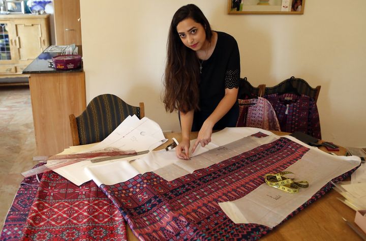 Natalie Tahhan dans son atelier, avril 2017
 (AHMAD GHARABLI / AFP)