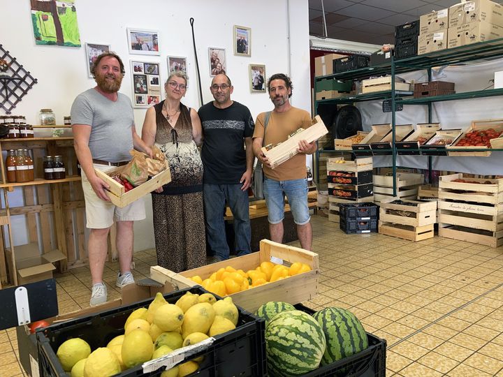 Jérôme et Sarah Bourrinetl, Mas Col des Muzels avec jérôme Pouly,&nbsp;sociétaire de la Comédie-Française, et Frédéric Gasnier, compagnie Coeur et Panache (Laurence Houot / FRANCEINFO CULTURE)