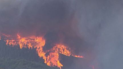 Eurozapping : les fortes chaleurs provoquent des incendies en Espagne et en Angleterre