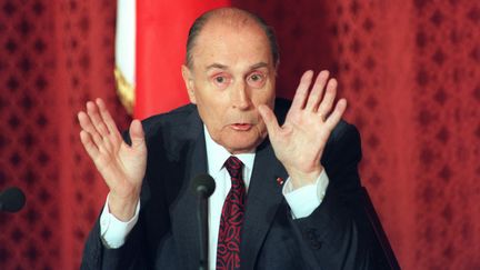 L'ancien pr&eacute;sident socialiste Fran&ccedil;ois Mitterrand, le 5 mai 1994 &agrave; Paris. (GERARD FOUET / AFP)