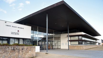 Le coll&egrave;ge Andr&eacute;e-R&eacute;cipon d'Org&egrave;res (Ille-et-Vilaine), pr&egrave;s de Rennes, le 31 mars 2015. (DAMIEN MEYER / AFP)