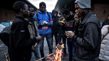 Des migrants à Saint-Denis (Seine-Saint-Denis), le 10 janvier 2019. (CHRISTOPHE ARCHAMBAULT / AFP)