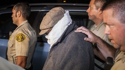 Nakoula Basseley Nakoula (C) escort&eacute; par les adjoints du sheriff &agrave; Cerritos en Californie, le 15 septembre&nbsp;2012. (BRET HARTMAN / REUTERS )