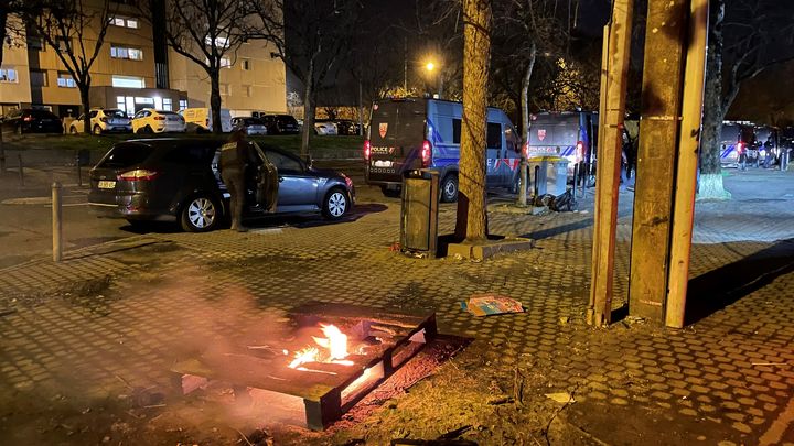 Quartier Nord, Bottière, Malakoff… La CRS 82 enchaîne les opérations coups de poing, guidée par la Bac, la brigade anti-criminalité de Nantes. (YANNICK FALT / FRANCEINFO)