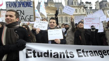 Manifestation &agrave; Paris contre la "circulaire Gu&eacute;ant", le 12 f&eacute;vrier 2012. (PIERRE VERDY / AFP)