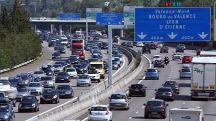 &nbsp; (Bouchons et pic de pollution sur l'autoroute A7 près de Valence début août © MAXPPP)