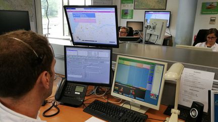 Des médecins régulateurs du centre d'appel du Samu de Bayonne, mai 2018. (JACQUES PONS / FRANCE-BLEU PAYS BASQUE)