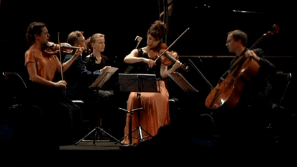 Henri Demarquette, Michel Dalberto, Sarah Nemtanu et Lilli Maijala partagent la scène dans l&#039;Abbatiale.
 (Culturebox / France 3)