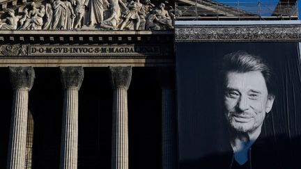 Portrait de Johnny sur la façade de la Madeleine
 (ERIC FEFERBERG / AFP)