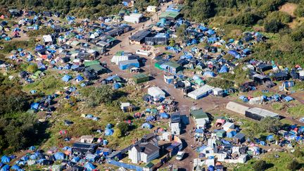 Photo a&eacute;rienne de la "nouvelle jungle" &agrave; Calais (Pas-de-Calais), dat&eacute;e du 8 octobre 2015. (DENIS CHARLET / AFP)