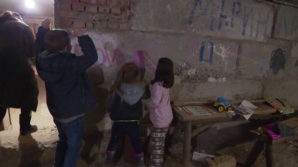 Guerre en Ukraine : le quotidien des enfants ukrainiens, des cibles comme les autres