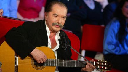 Le chanteur Pierre Vassiliu sur le plateau de France 2, le 19 janvier 2007. (MAXPPP)