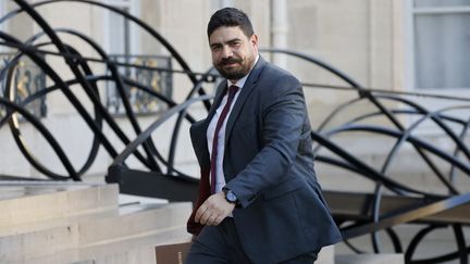 Le ministre de la Fonction publique, Guillaume Kasbarian, souhaite lutter contre l'absentéisme des fonctionnaires. Octobre 2024. (LUDOVIC MARIN / AFP)