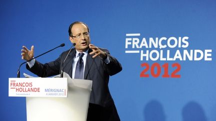 Fran&ccedil;ois Hollande, le 4 janvier &agrave; M&eacute;rignac (Gironde). Il avait &eacute;t&eacute; vis&eacute; par une menace de mort peu avant ce meeting. (JEAN-PIERRE MULLER / AFP)