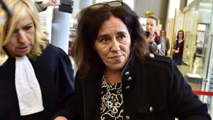 Rosa Maria Da Cruz,&nbsp;mère de Séréna, arrive aux assises de Corrèze à Tulle, le 12 novembre 2018, où elle est jugée. (GEORGES GOBET / AFP)