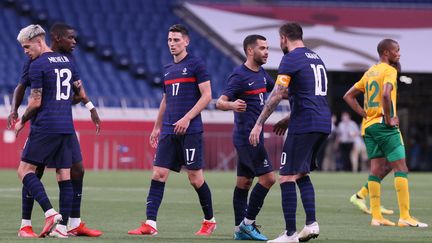 Les joueurs de l'équipe de France après leur victoire face à l'Afrique du Sud, le 26 juillet, à Saitama.&nbsp; (AYAKA NAITO / AFP)