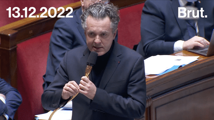 Ce mardi 13 décembre 2022, le député Nicolas Thierry du groupe Nupes a interpellé l’Assemblée nationale, et surtout le gouvernement, sur les exportations de pesticides depuis la France, alors que ceux-ci sont interdits sur le territoire. Brut vous résume.