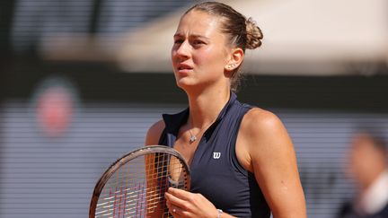 L'Ukrainienne Marta Kostyuk lors de son match contre la numéro 2 mondiale, la Biélorusse Aryna Sabalenka, à l'occasion du premier tour de Roland-Garros, le 28 mai 2023. (THOMAS SAMSON / AFP)