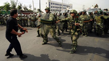 En juillet 2009, des &eacute;meutes ethniques ont fait 200 morts &agrave; Urumqi, la capitale du Xinjiang (Chine). (PETER PARKS / AFP)