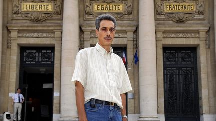 L'ancien jardinier de&nbsp;Ghislaine Marchal, Omar Raddad, pris en photo devant le palais de Justice de Toulon le 23 juin 1991. (MAXPPP)