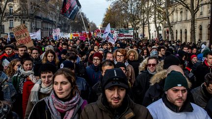 Des manifestants marchent à Paris contre la réforme des retraites, le 10 décembre 2019. (MAXPPP)