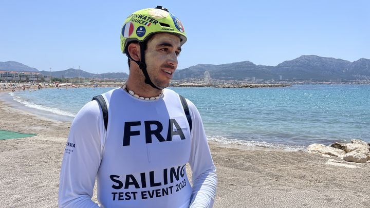 Axel Mazella, le représentant tricolore en kitefoil, lors de la première journée du test event de voile olympique à Marseille, le dimanche 9 juillet. (Clément Mariotti Pons)