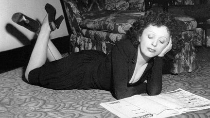 Edith Piaf le 2 novembre 1948 dans un hôtel de New York
 (Lopez / Upi / AFP)