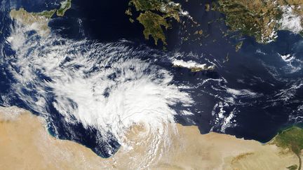 Cette image de la NASA, prise le 10 septembre 2023, montre la tempête méditerranéenne "Daniel" alors qu'elle touchait terre dans le nord-est de la Libye. (NASA EARTH OBSERVATORY / AFP)