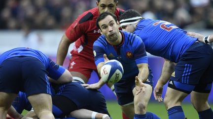 Morgan Parra libère le ballon face aux Gallois