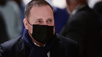 Bastien Millot, cofondateur de la société de relations publiques Bygmalion, quitte le palais de justice de Paris, le 17 mars 2021. (MARTIN BUREAU / AFP)