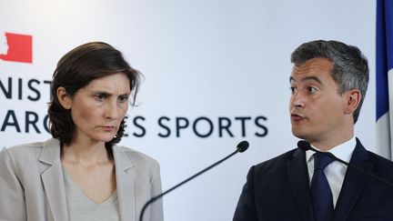 Les ministres des Sports, Amélie Oudéa-Castéra, et de l'Intérieur, Gérald Darmanin, au ministère des Sports, à Paris, le 30 mai 2022. (THOMAS COEX / AFP)