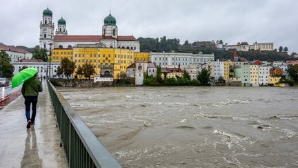 En Bavière (Allemagne), la rivière Inn menace la commune de Passau, le 14 septembre 2024. (ARMIN WEIGEL / DPA / AFP)