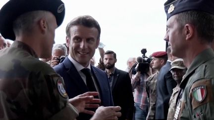 Guerre en Ukraine : Emmanuel Macron à la rencontre des soldats de l'Otan en Roumanie