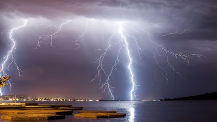 Photographie d'un orage le 23 mars 2016 (Yannick Devesvre Photographe Chasseur d'orages)